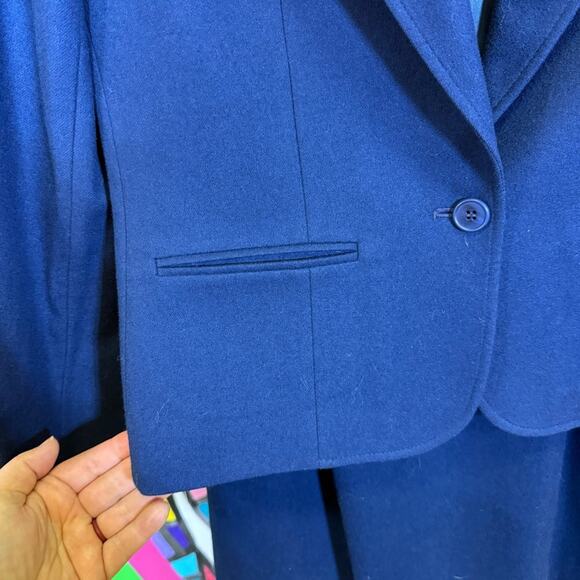 Pendleton Blue Tailored Suit Jacket and Skirt Set. Wool. Jacket Size 8 Skirt 10. - Picture 2 of 11